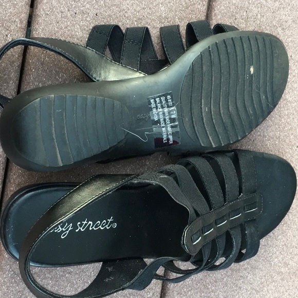 SOLD!Easy street black sandals - Picture 4 of 5
